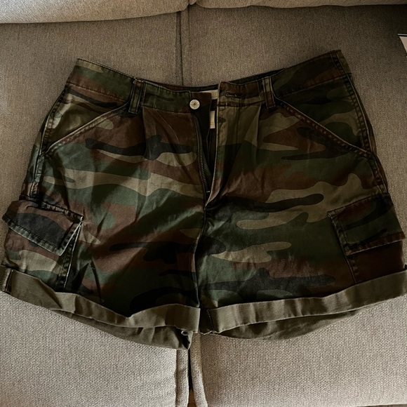 Camo shorts - Picture 2 of 8